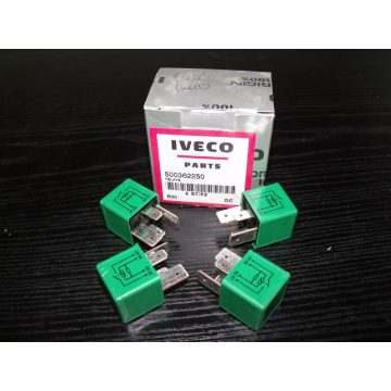 Relé Iveco zöld 4láb